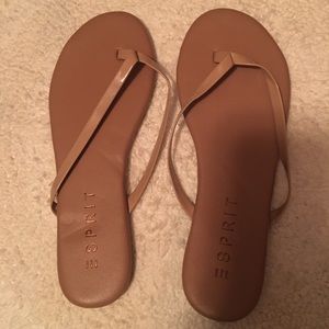 Size 6 tan flip flops